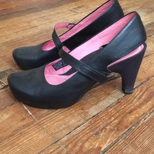 Black Tsubo Acrea heels